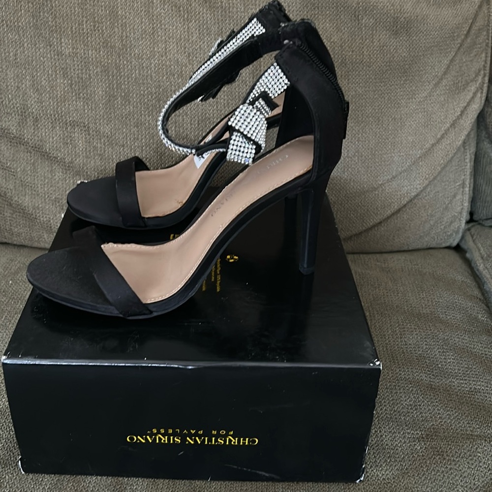 Black satin heels with rhinestones knot design
